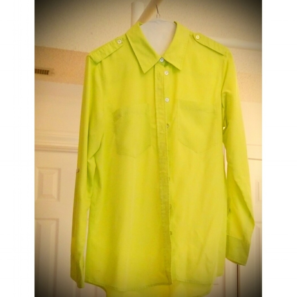 Beautiful Chicos Citron color blouse! Sz 1 EUC.